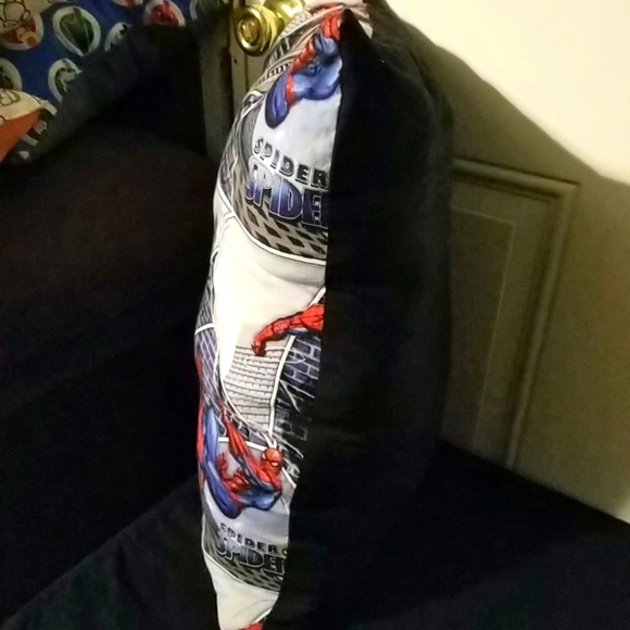 Spiderman pillow - Picture 3 of 3